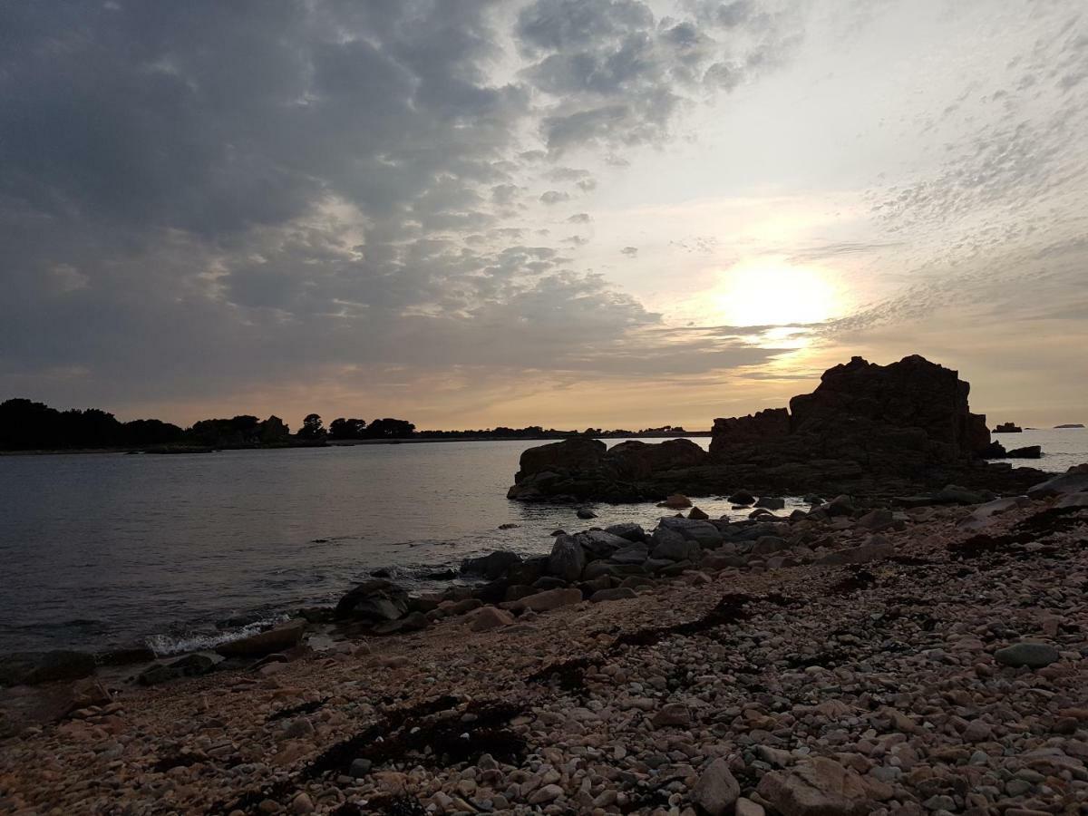 佩罗斯－吉雷克Cote De Granit Rose公寓 外观 照片